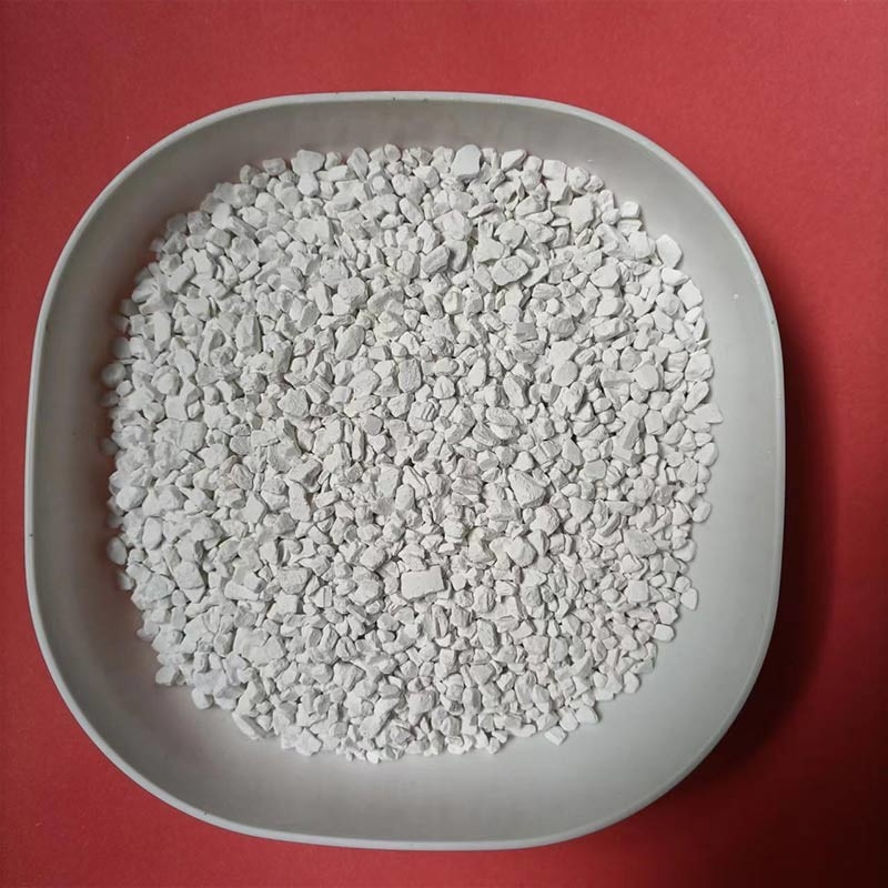 Granularer synthetischer Cryolit mit einem Schmelzpunkt von 1025 °C für Raffinationsmittel