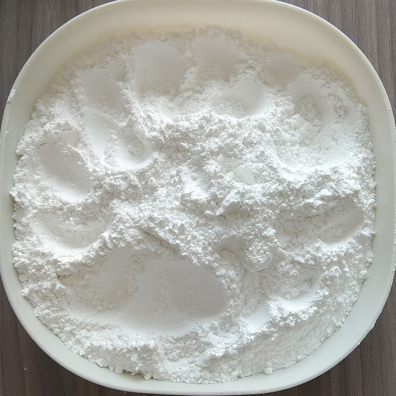 Farbloses kristallines Aluminiumfluorid AlF3 mit hohem Schmelz- und Siedepunkt