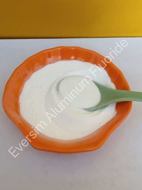 Hohe Reinheit 98% Molekülgewicht 83,98 Alf3 Aluminiumfluorid als Flussmaterial Industrie
