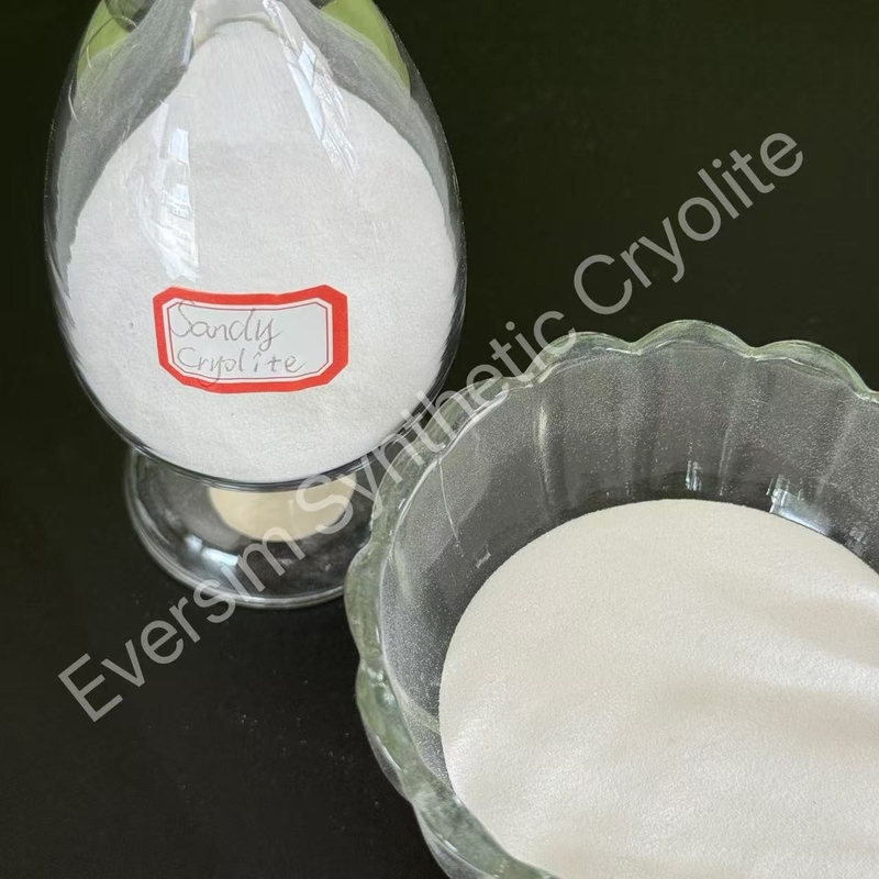 Chemische Produkte Top Qualität CAS13775-53-6 Weißes sandiges synthetisches Kryolith für die elektrolytische Aluminiumindustrie